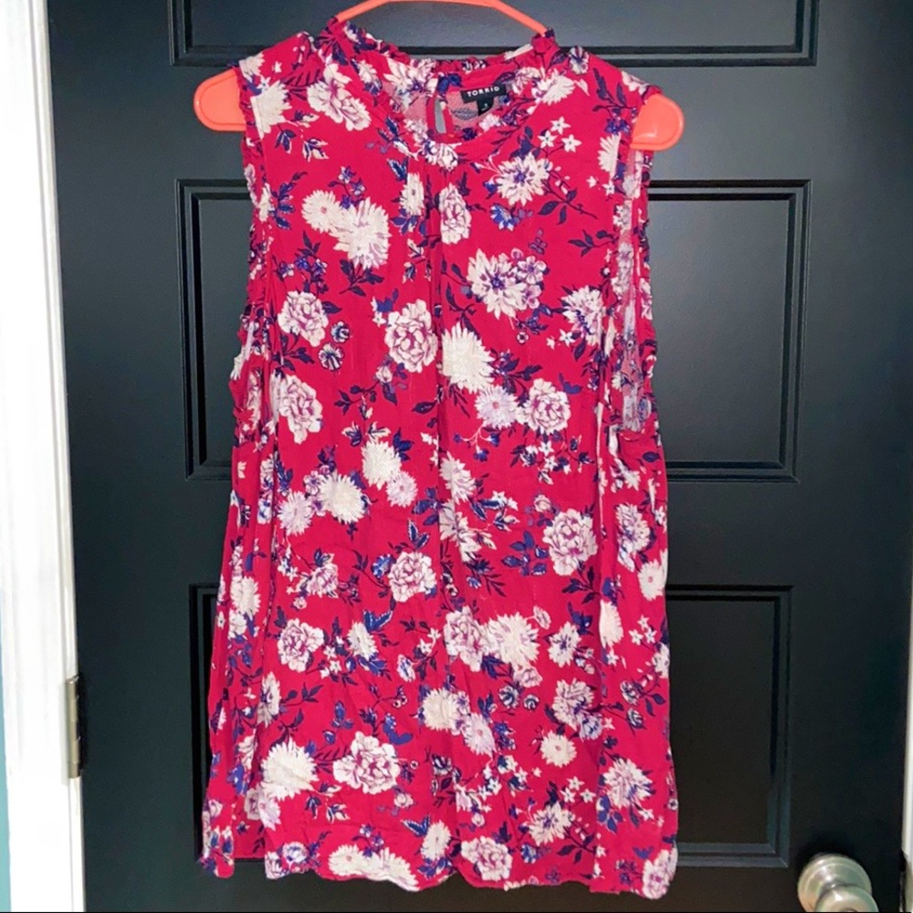 Torrid floral sleeveless blouse